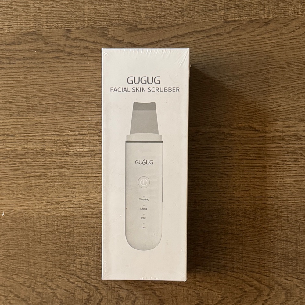 White Facial Skin Scrubber